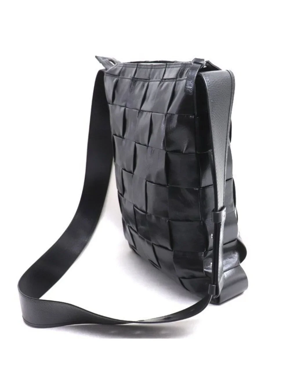 Bottega Veneta Maxi Intrecciato Cassette Shoulder Bag Black